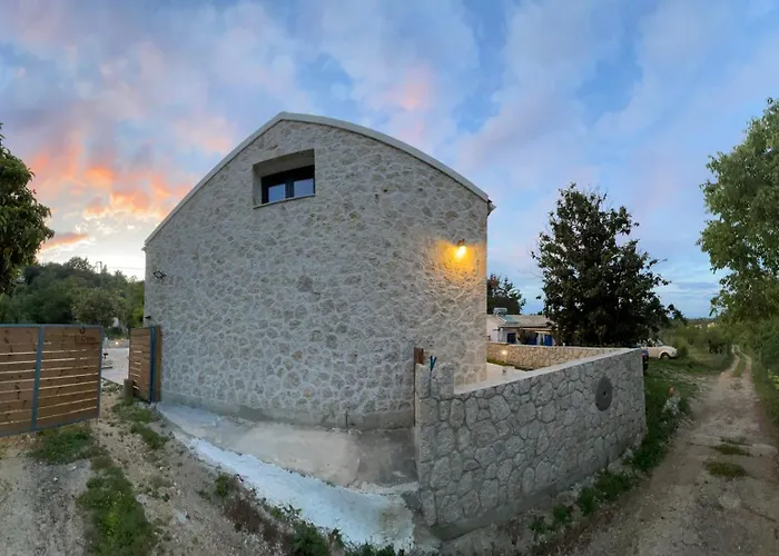 The 10k Stones Pélekasz