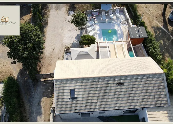 The 10k Stones Pélekasz