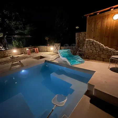 The 10k Stones 펠레카스