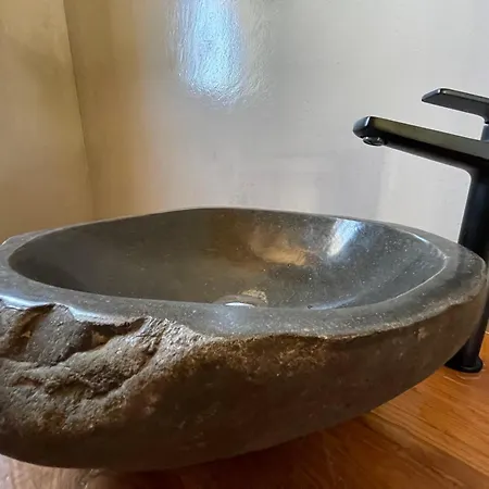 The 10k Stones Πέλεκας