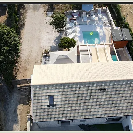 The 10k Stones Πέλεκας